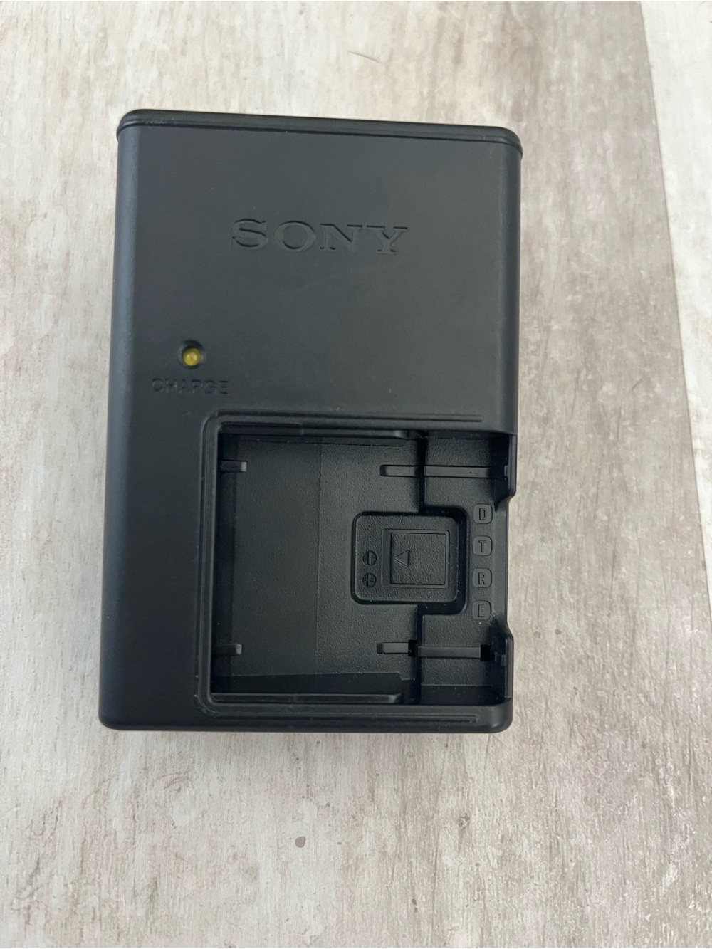 Sony Wall Battery Charger BC-CSD Sony D, T, R & E rechargeable battery series